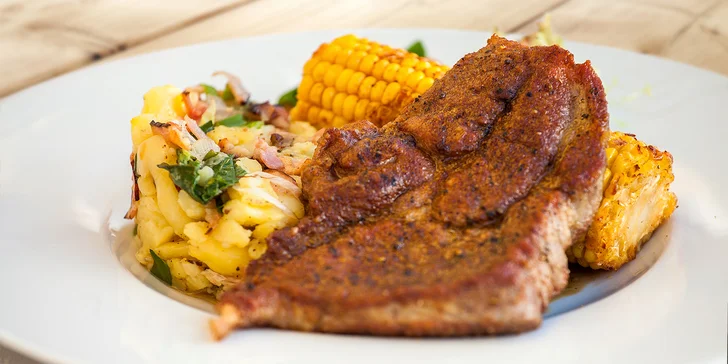 Menu pro dva: lososové carpaccio a filírovaná vepřová panenka či steak z krkovice