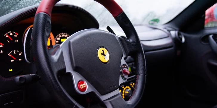 3–5 kol na technické trati v autě podle výběru: Mustang, Dodge, Nissan, Lamborghini i Ferrari