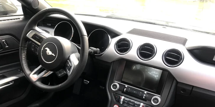 3–5 kol na technické trati v autě podle výběru: Mustang, Dodge, Nissan, Lamborghini i Ferrari