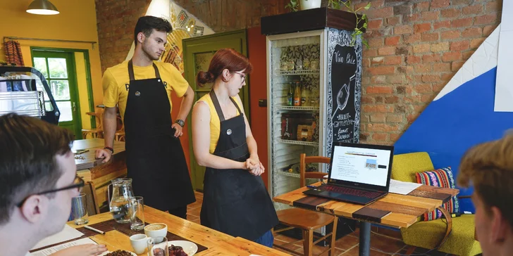 Celodenní baristický kurz pro milovníky kávy: příprava různých nápojů nebo kreslení mlékem do kávy