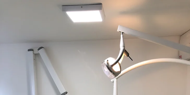 Dentální hygiena s leštěním zubů i fluoridací nebo nalepení dentálního šperku
