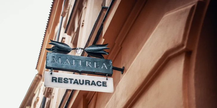 Tříchodové vegetariánské menu pro dva: paštika z tofu nebo guacamole, quesadilla či kari i sladká tečka