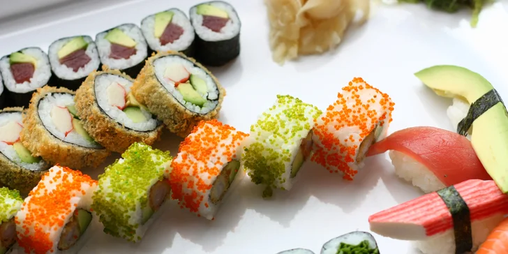 Nechte si naservírovat sushi: 46 nebo 62 ks s lososem, avokádem i tuňákem