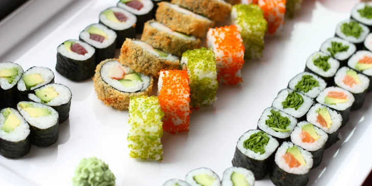 Nechte si naservírovat sushi: 46 nebo 62 ks s lososem, avokádem i tuňákem