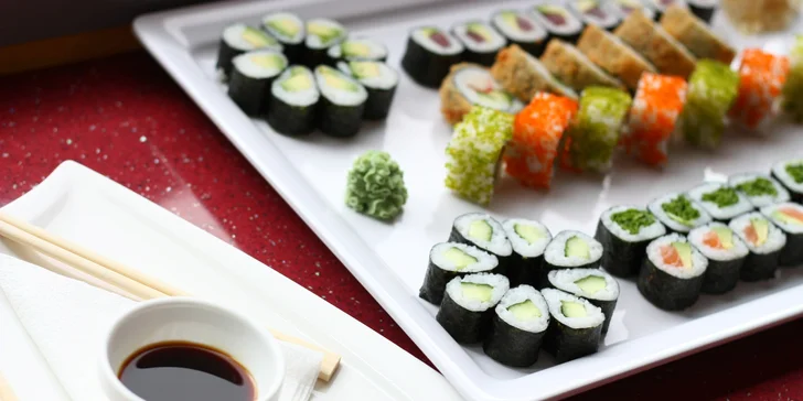 Nechte si naservírovat sushi: 46 nebo 62 ks s lososem, avokádem i tuňákem