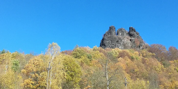 Via Ferrata pro začátečníky: zajištěná stěna na Vrabinci u Těchlovic pro rodiny a skupiny