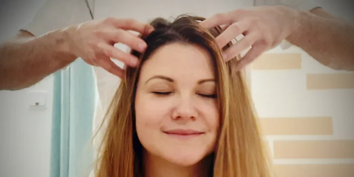 Výběr ze 4 druhů masáží: relaxační, Lomi Lomi nebo třeba lávové kameny
