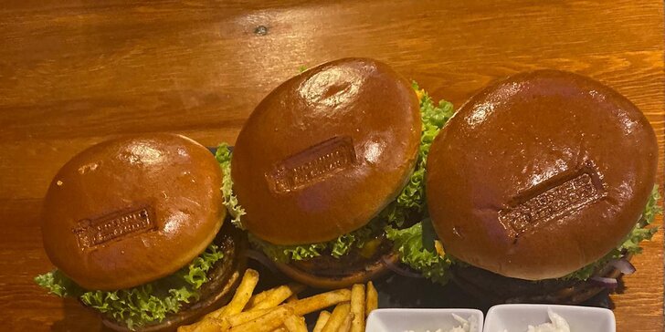 Pořádná hostina: cheeseburger menu nebo degustační menu pro 2 osoby