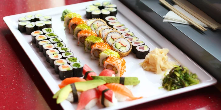 Nechte si naservírovat sushi: 46 nebo 62 ks s lososem, avokádem i tuňákem