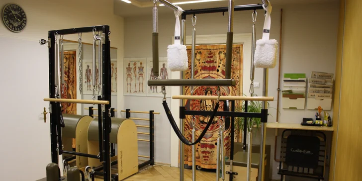 Skupinová lekce pilates, Port de Bras, fitbaletu nebo individuální hodiny cvičení na strojích