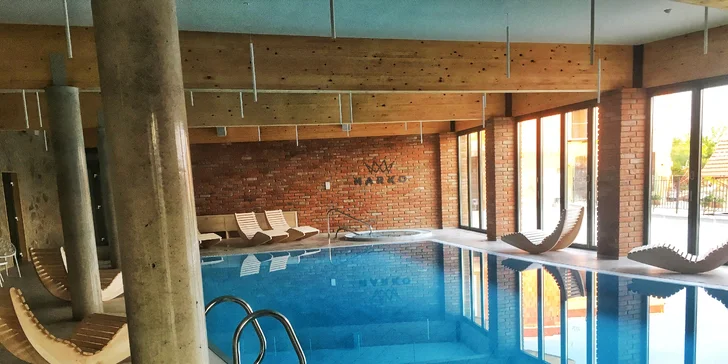 Lednicko-valtický areál: luxusní pobyt s wellness s bazénem, vinotékou a prosekárnou