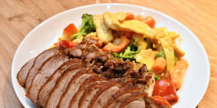Ochutnejte čínskou kuchyň: maso z grilu, kuřecí na kari, ramen a nápoj pro 2 osoby