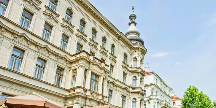 Privátní wellness v 5* hotelu na Královských Vinohradech: až 120 minut ve vířivce, možnost sauny i lahve vína