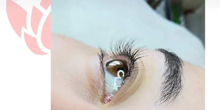 Mrkací panenka i s přírodními řasami: Revoluční technika lash lifting a botox