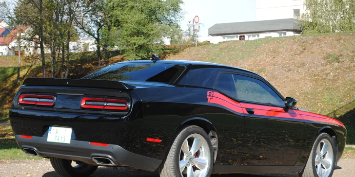 Dodger Challenger 5.7 HEMI k zapůjčení na 6, 12 nebo 24 hodin