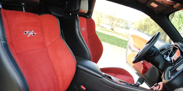 Dodger Challenger 5.7 HEMI k zapůjčení na 6, 12 nebo 24 hodin