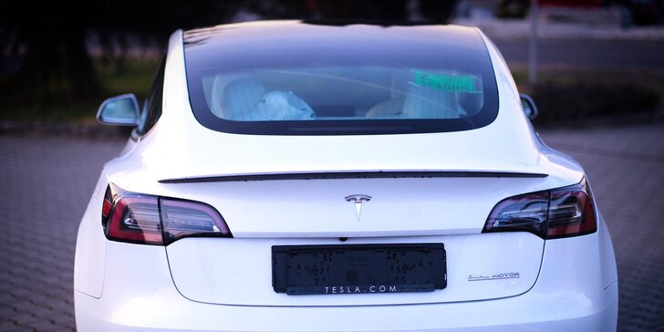 Jízda budoucnosti v Tesle Model 3 Performance: 30 min. spolujízdy nebo až 60 min. řízení