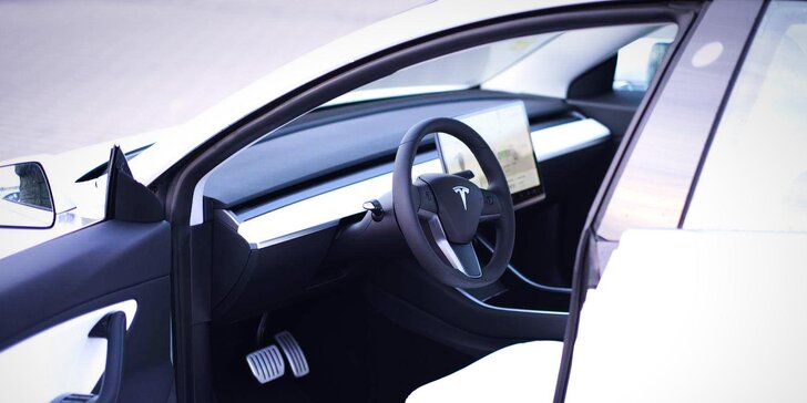 Jízda budoucnosti v Tesle Model 3 Performance: 30 min. spolujízdy nebo až 60 min. řízení