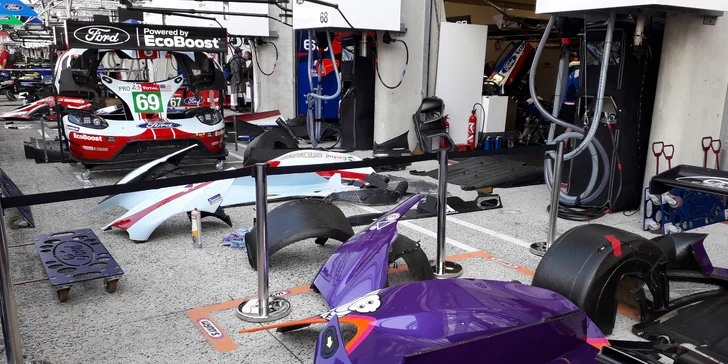 Doprava, 2 noci na tábořišti blízko tratě vytrvalostního závodu v Le Mans i vstupenka na závod a tréninky