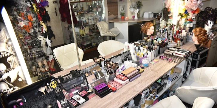 Večerní líčení nebo fotomake-up i vč. společenského účesu ve Studiu Visage