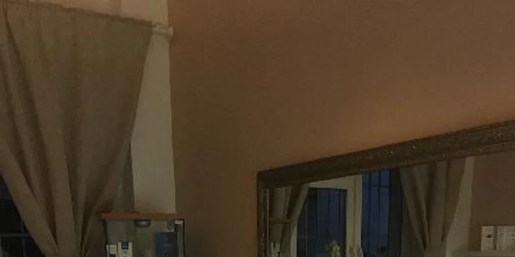 Hloubkové čištění aknózní pleti ultrazvukem včetně aplikace kyselin