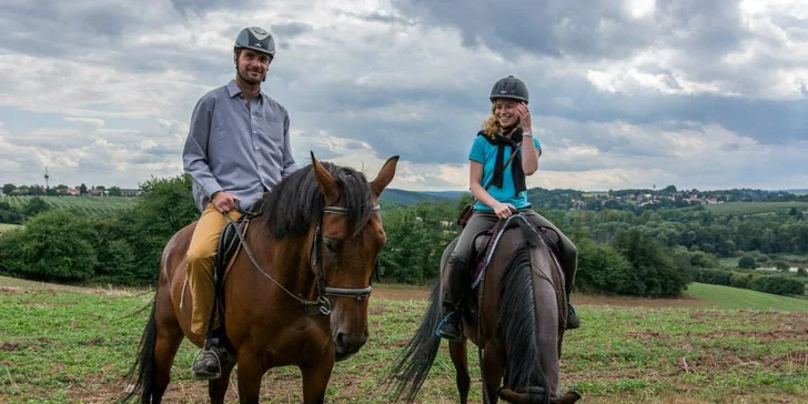 Zážitková vyjížďka na koni s jezdeckou školou Macek pro děti i dospělé