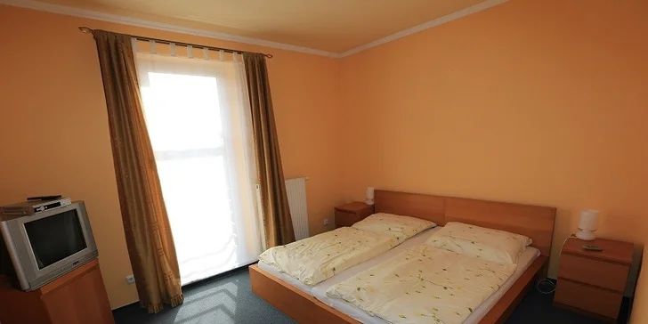 Relax v Havlíčkově Brodě: polopenze, vstup do bazénu, masáž i skipas