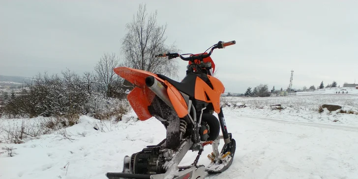 Pořádná jízda na sněhu: 15 nebo 30 minut na KTM 300 EXC osazené zimním kitem Explorer