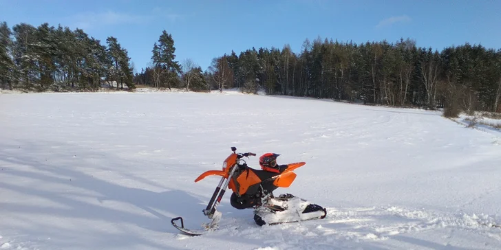 Pořádná jízda na sněhu: 15 nebo 30 minut na KTM 300 EXC osazené zimním kitem Explorer