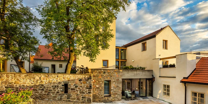 Relax i romantika v designovém hotelu: polopenze, privátní sauna i vstup do bazénu