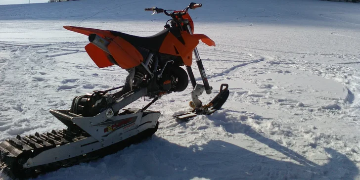 Pořádná jízda na sněhu: 15 nebo 30 minut na KTM 300 EXC osazené zimním kitem Explorer