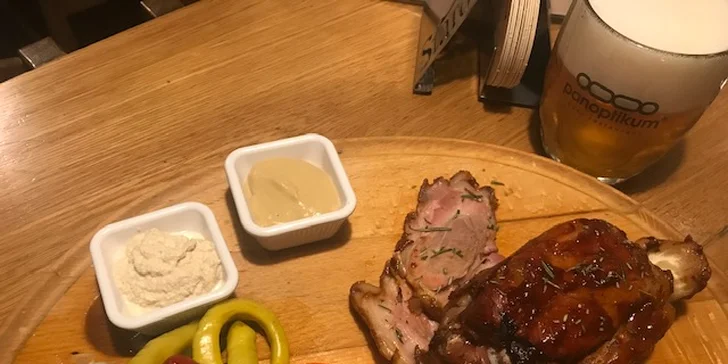 Beer restaurant v centru Brna: žebra, koleno či burger a pivo pro 1 nebo 2 os.