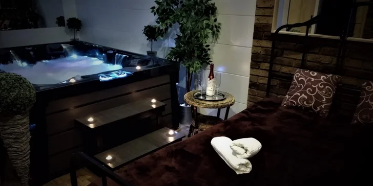 Romantika pro dva: 2 hodiny v privátním wellness s vířivkou, saunou a třeba i sektem