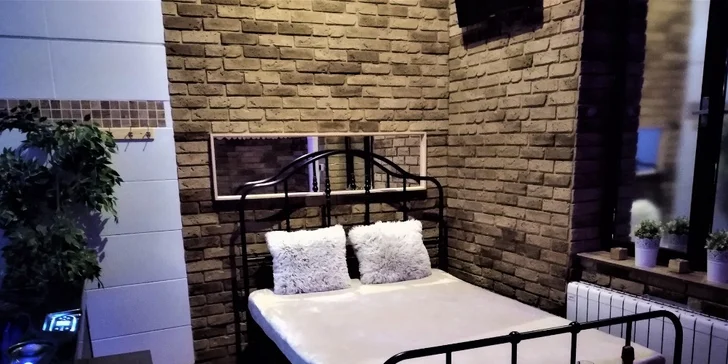 Romantika pro dva: 2 hodiny v privátním wellness s vířivkou, saunou a třeba i sektem