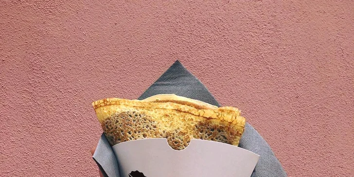 Sladká nebo slaná palačinka podle výběru a punč, čaj nebo káva pro jednoho