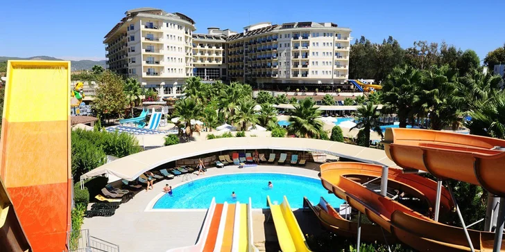 Do Turecka k přímořskému Vegas, Alanyi. 5* Spa Resort s bazény a tobogány