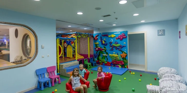 Do Turecka k přímořskému Vegas, Alanyi. 5* Spa Resort s bazény a tobogány