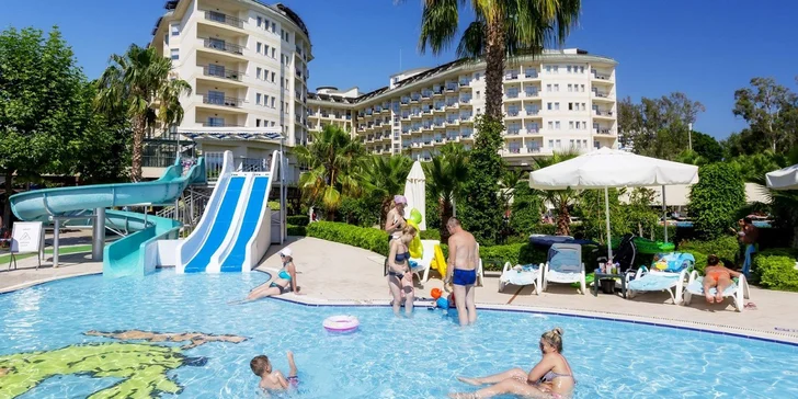 Do Turecka k přímořskému Vegas, Alanyi. 5* Spa Resort s bazény a tobogány