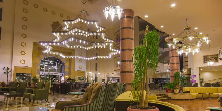 Do Turecka k přímořskému Vegas, Alanyi. 5* Spa Resort s bazény a tobogány