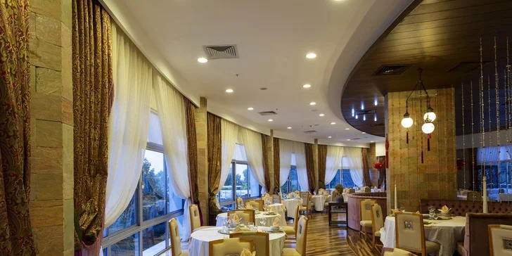 Do Turecka k přímořskému Vegas, Alanyi. 5* Spa Resort s bazény a tobogány