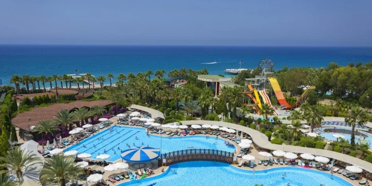 Do Turecka k přímořskému Vegas, Alanyi. 5* Spa Resort s bazény a tobogány
