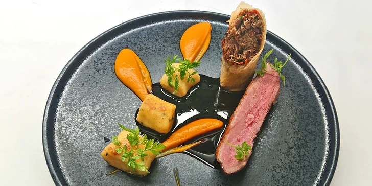 3chodové menu s lahví vína pro 2 osoby: kozí sýr, kachní prso sous-vide a mousse z bílé čokolády