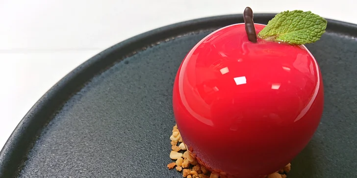 3chodové menu s lahví vína pro 2 osoby: kozí sýr, kachní prso sous-vide a mousse z bílé čokolády