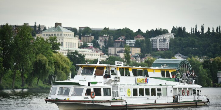 Námořníci, hurá na Vltavu: vyhlídkové plavby i s rautem