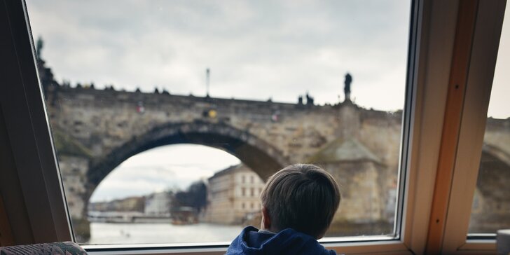 Námořníci, hurá na Vltavu: vyhlídkové plavby pro dospělé i děti i s rautem