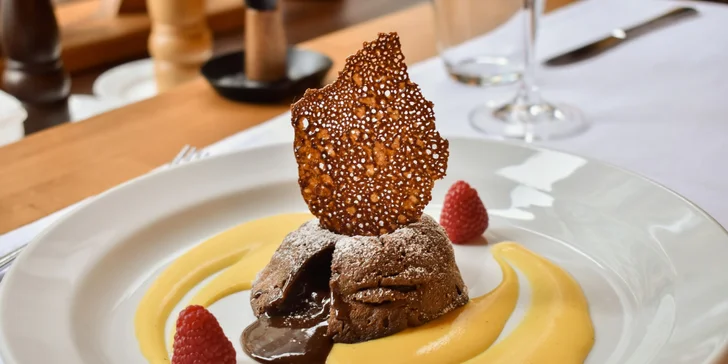 Degustační menu s kanadským humrem: mořské plody, variace španělských sýrů i čokoládový dezert
