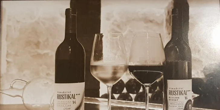 Pohodový pobyt ve městě mandloní se snídaněmi, večeří, degustací vín a bowlingem