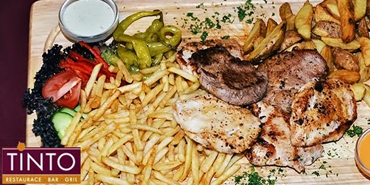 Bohaté steakové prkno s masem pro DVA