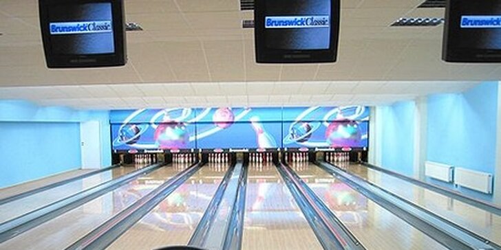 Hodina bowlingu a dvě pizzy v bowlingovém nebi