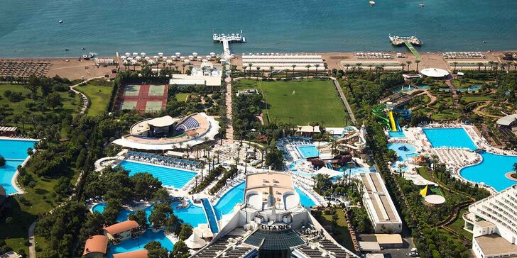5* hotel Titanic Beach Lara na pobřeží Antalye: lenošení u moře i řádění v aquaparku